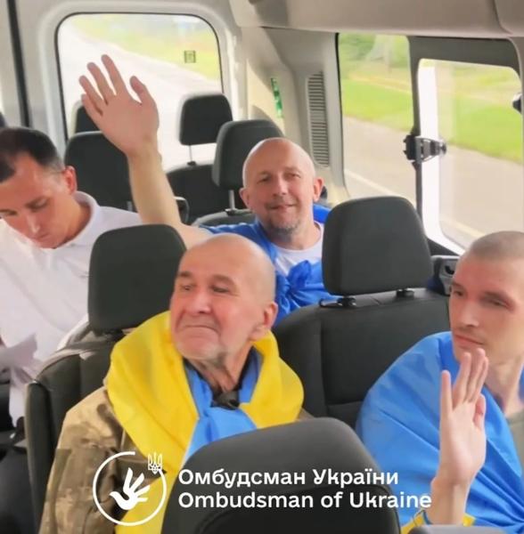 Герои возвращаются домой: Лубинец показал, как трогательно встречали освобожденных пленников