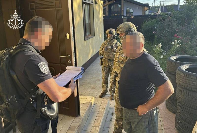 Использовал спасателей на собственных стройках: начальнику ГСЧС Винницкой области сообщили о подозрении