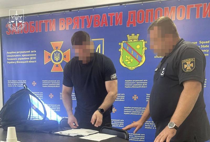 Использовал спасателей на собственных стройках: начальнику ГСЧС Винницкой области сообщили о подозрении