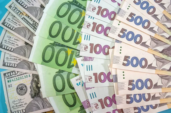 Кількість та обсяг операцій з гривневими та валютними ОВДП в липні знизилась