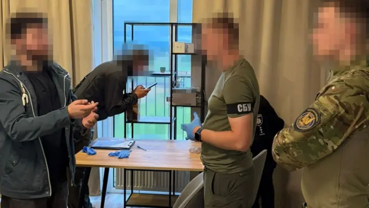 Корректировал ракетные удары по Киеву и шпионил за эшелонами ВСУ: СБУ задержала айтишника