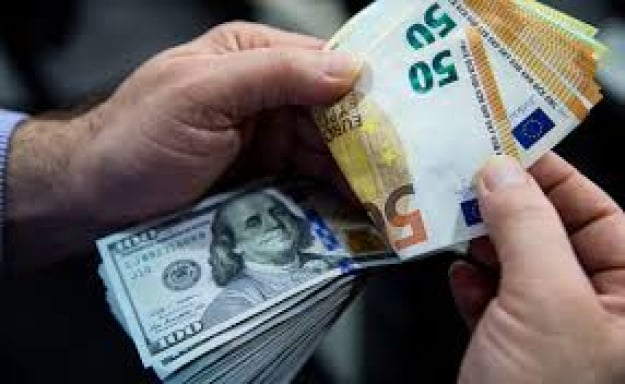 Курс валют: євро долар в банках подешевшали