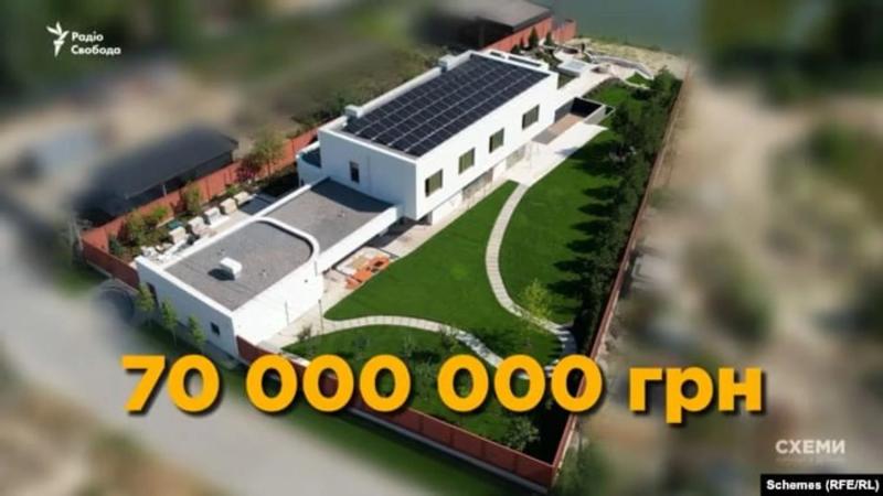 Лондон и поместье за 70 миллионов: СМИ исследовали роскошный образ жизни семьи топ-таможенника Комара