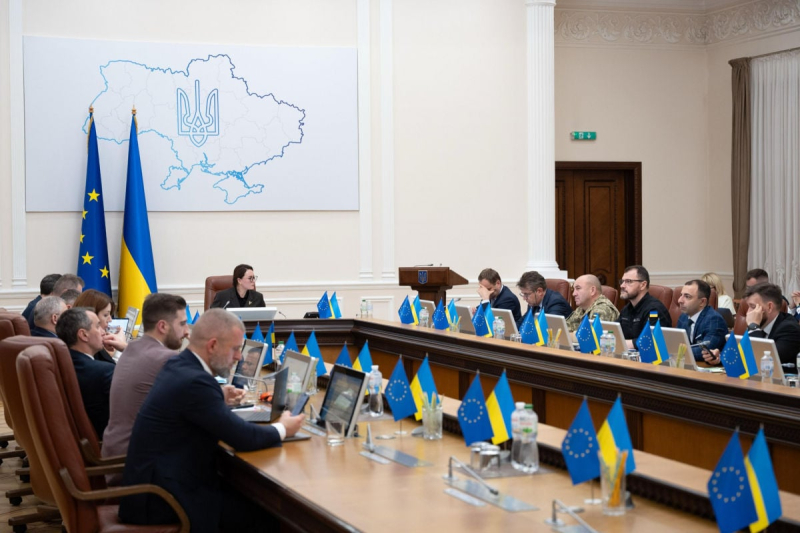 Мужчины до 22 лет смогут свободно выезжать из Украины: принято важное решение