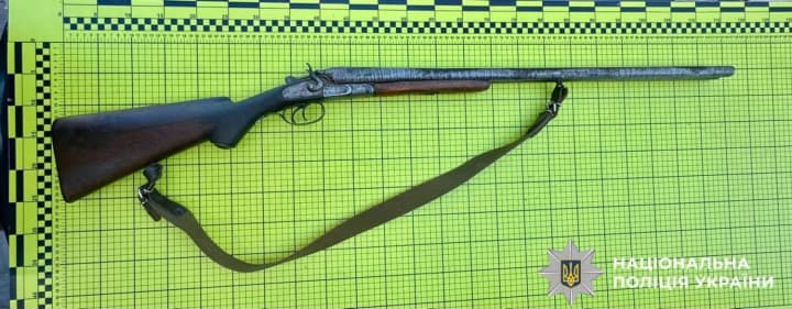На Киевщине мужчина нашел ружье во время демонтажа старого дома 26 августа 2025