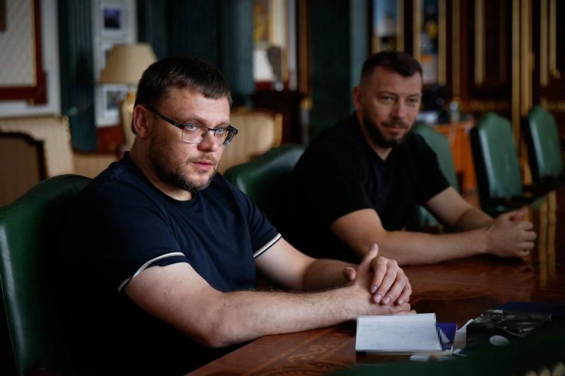 На взятке разоблачены один из нардепов, руководители администраций, военные Нацгвардии: Зеленский озвучил детали