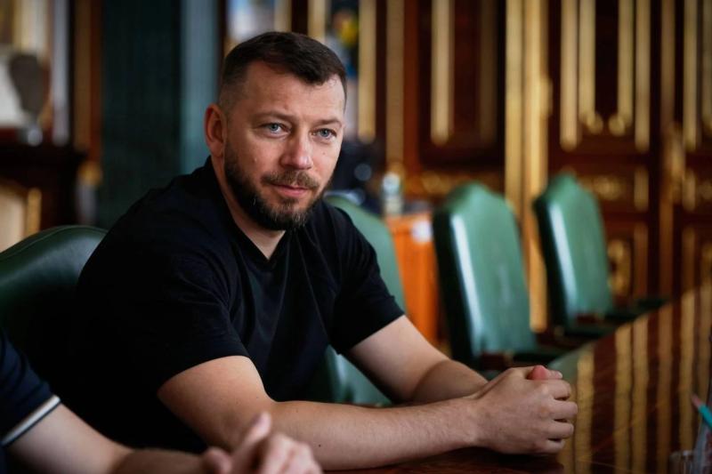 На взятке разоблачены один из нардепов, руководители администраций, военные Нацгвардии: Зеленский озвучил детали