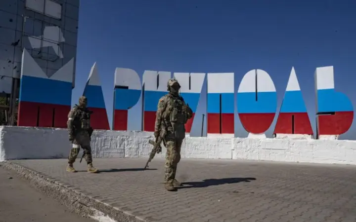 Оккупанты активно вывозят топливо из Мариуполя: что известно об изменении логистических приоритетов россиян