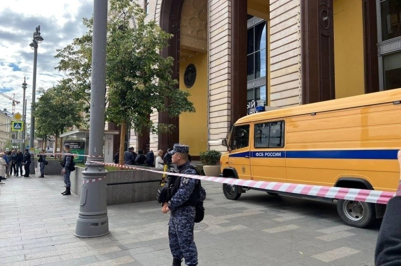Поджидали в детском магазине: в Москве серьезные ранения получил сотрудник ФСБ