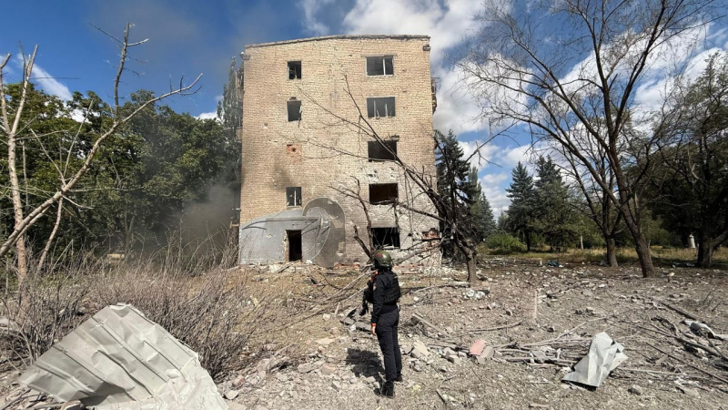 Последствия террористических ударов РФ по жилым кварталам Донетчины: есть разрушения, жертвы и раненые