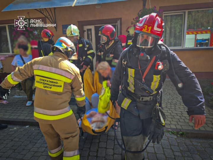 Пожар в пансионате для пожилых людей под Львовом: спасены 65 человек