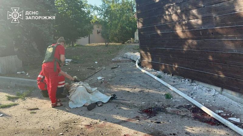 РФ нанесла 4 авиаудара по базе отдыха в Запорожье: показали последствия