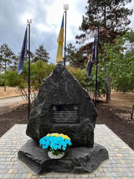 Символ несокрушимости украинского народа: в Одессе открыли памятник сопротивлению