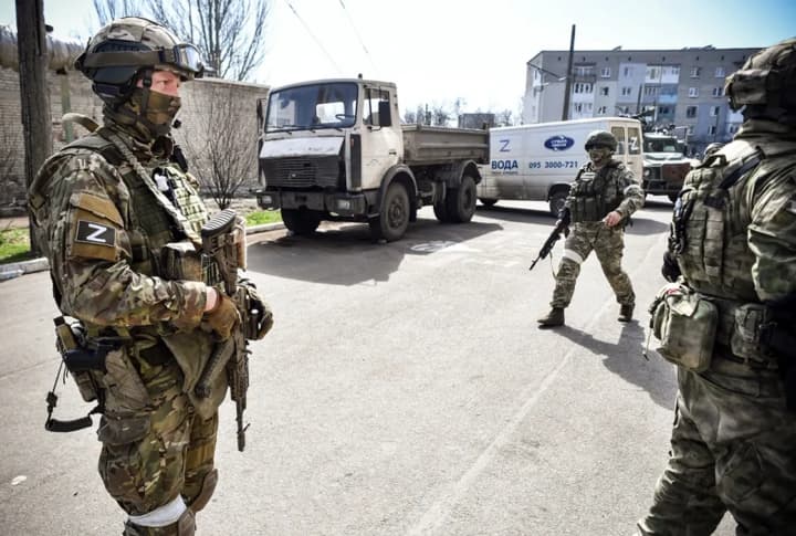 Сопротивление: россияне заставляют жителей на ВОТ Украины устанавливать мессенджер-шпион