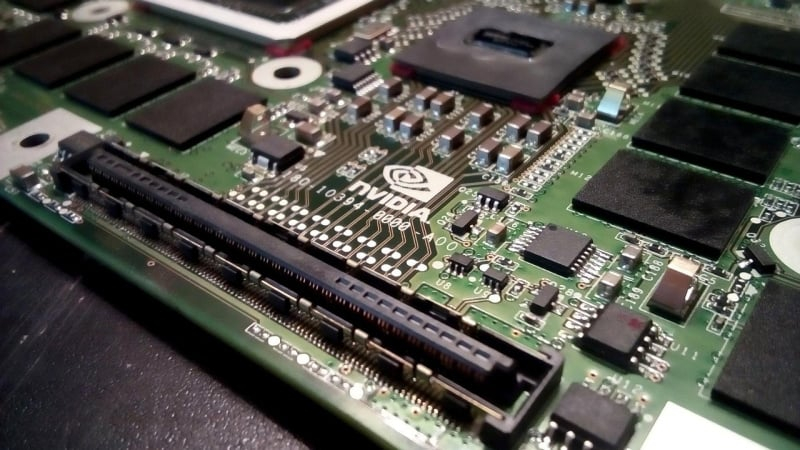 США почали видавати ліцензії Nvidia на експорт H20-чипів до Китаю