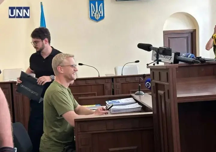 Суд продлил меру пресечения Шабунину
