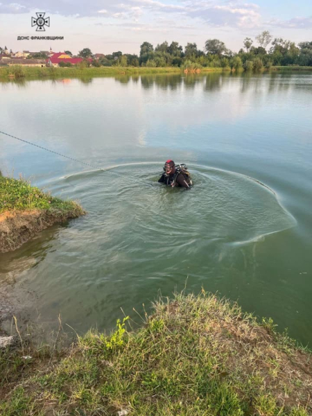 Трагедия на воде: на Франковщине из озера достали тело подростка