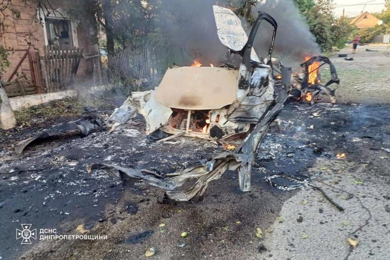 Удар РФ по Никополю 6 августа: есть погибшие и раненые, среди них - спасатели