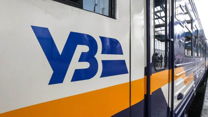 "Укрзалізниця" фиксирует ажиотажный спрос на билеты: 5-8 пассажиров на место