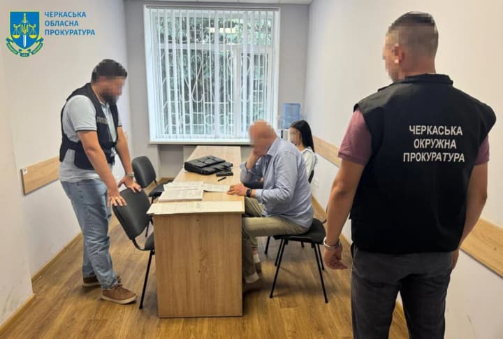 В Черкассах хореограф проиграла в казино более 1 млн гривен, которые собирали на поездку детей в Грузию: женщине объявили о подозрении