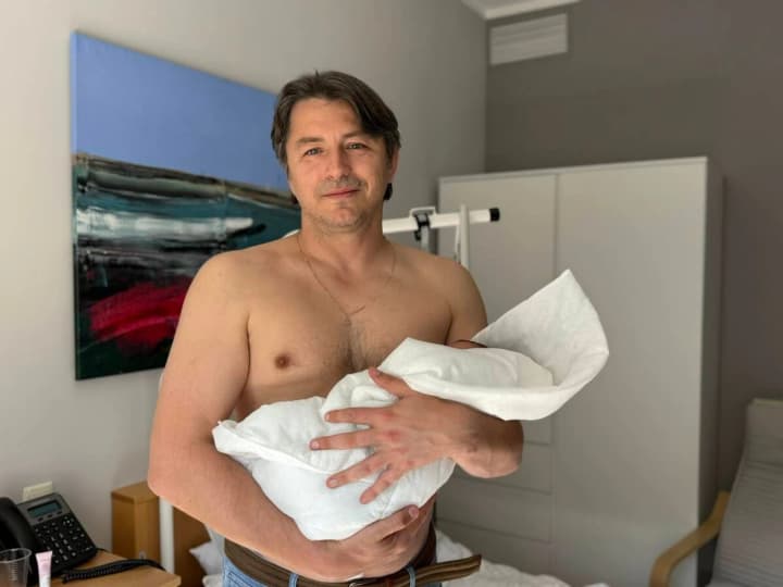 В четвертый раз стал отцом: Сергей Притула поделился трогательной фотографией с новорожденным сыном