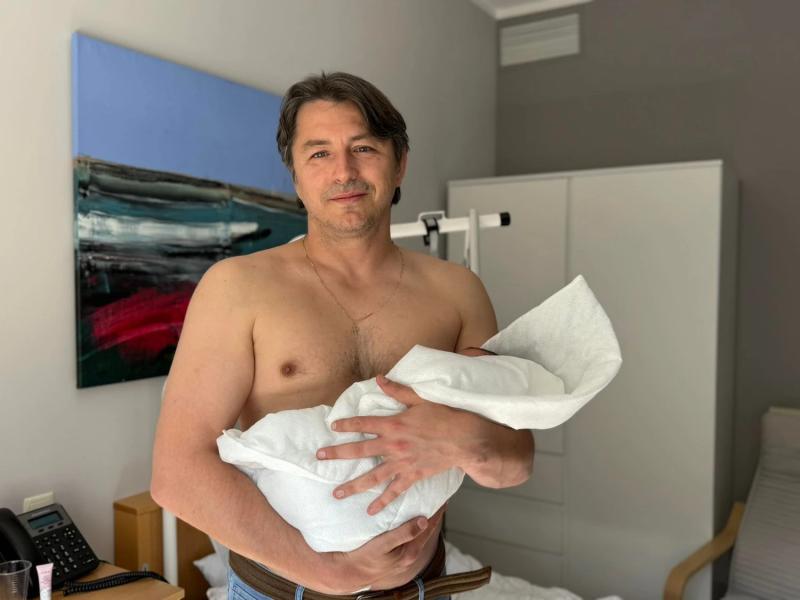 В четвертый раз стал отцом: Сергей Притула поделился трогательной фотографией с новорожденным сыном