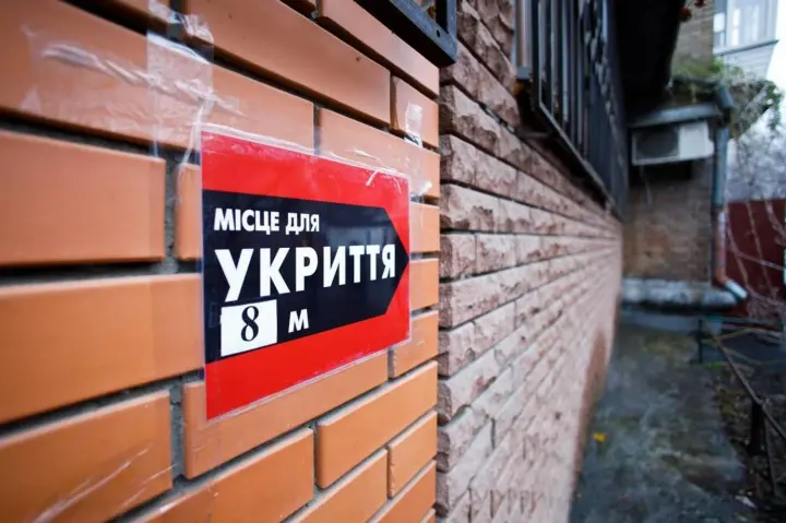В Николаеве группа подростков не смогла попасть в закрытое укрытие: полиция начала расследование