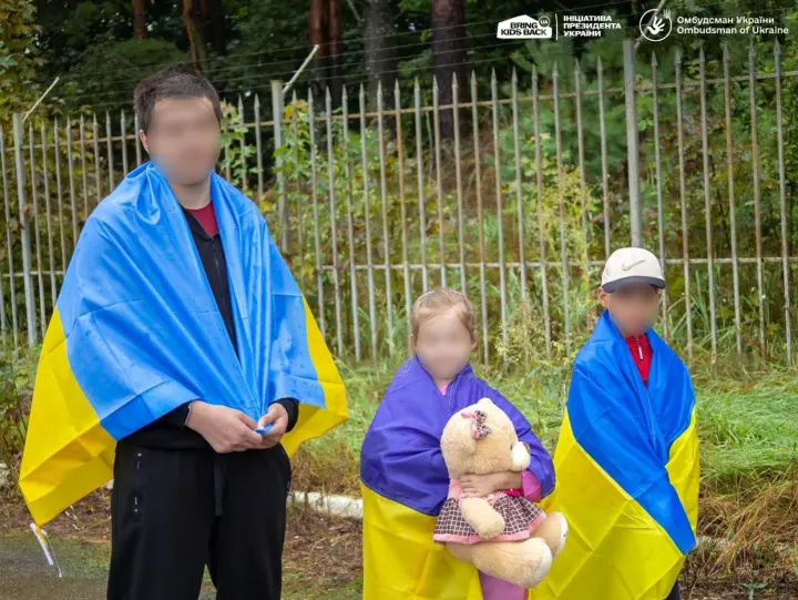 В Украину вернули еще троих детей и парня