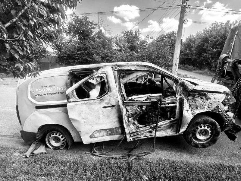 Вражеский дрон поразил автомобиль: в Донецкой области в результате обстрела погибла сотрудница Укрпочты, еще один ранен