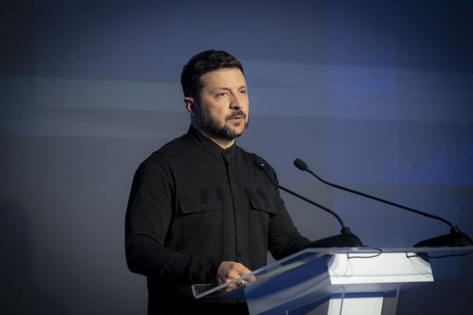 Зеленський доручив спростити виїзд за кордон для українців до 22 років