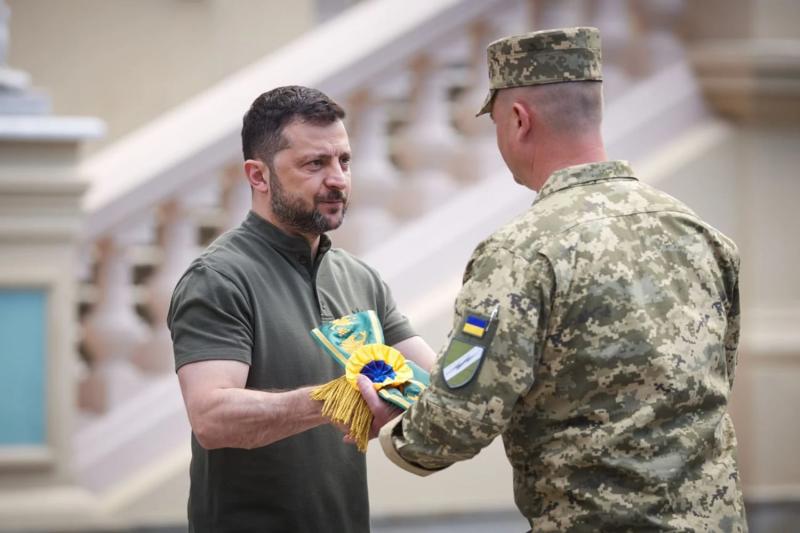 Зеленский наградил трех офицеров Воздушных Сил званием Героя Украины