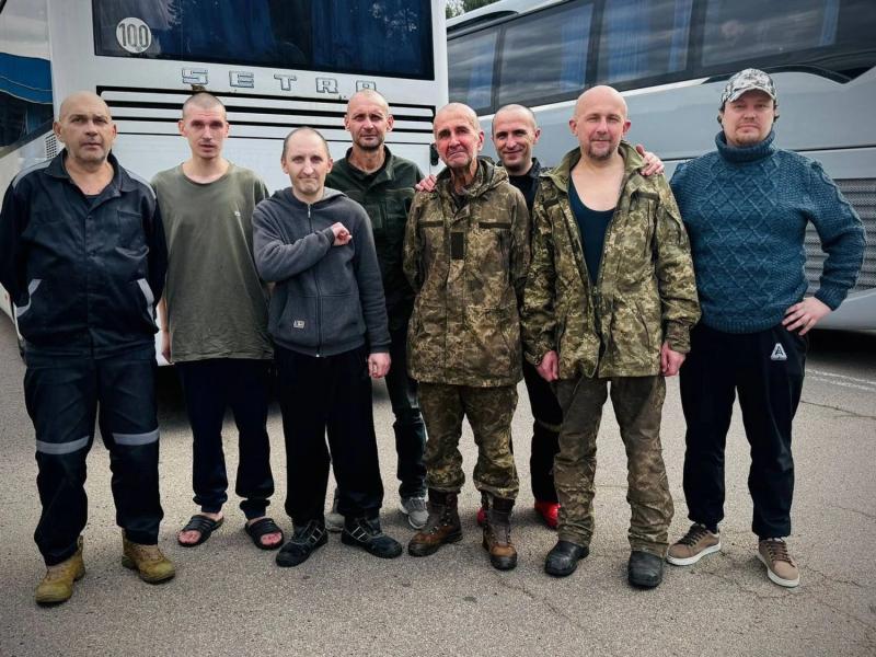 Зеленский подтвердил новый обмен пленными: домой вернулись защитники, находившиеся в неволе с 2022 года