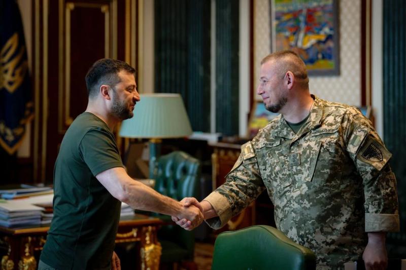Зеленский провел совещание с военными: обсудили ситуацию на фронте и гарантии безопасности