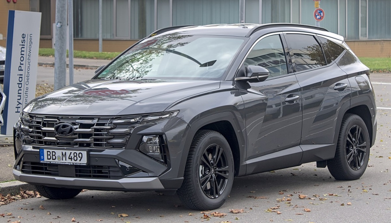 Бензинові авто не здають позицій: що купували українці у серпні