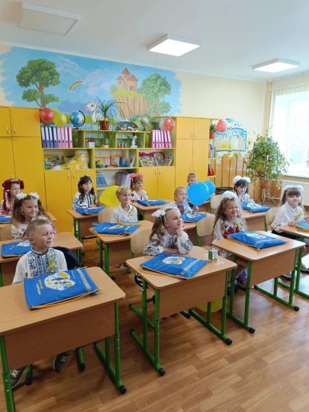 Более 6,5 тысяч первоклассников получили подарки от Фонда "МХП-Громаді"