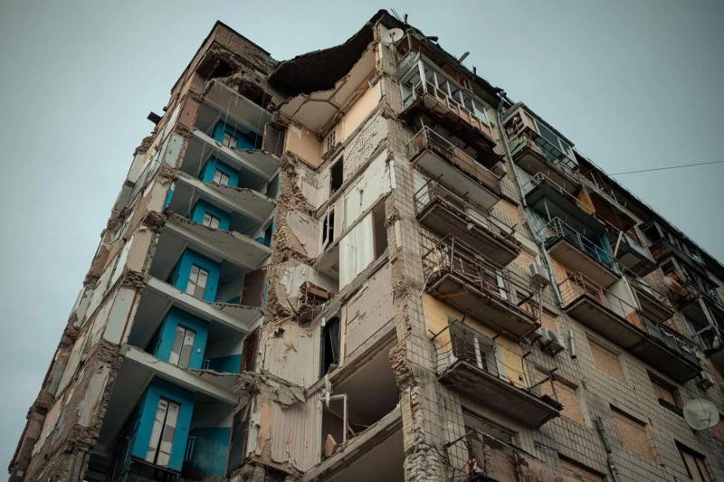 Британский принц Гарри посетил место российской атаки в Киеве — Ткаченко