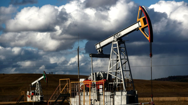 Два нефтяных гиганта прекратили поставки нефти в Индию – СМИ узнали причину