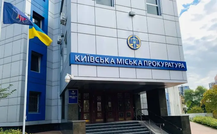 Юрист организовал выезд разыскиваемого мужчины за 34 тысячи евро - его задержали