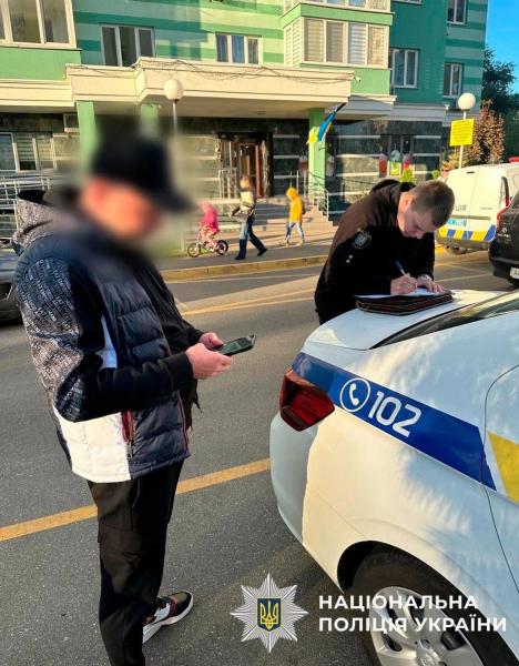 Мужчина избивал собаку на улице в Киеве: ему грозит штраф и изъятие животного