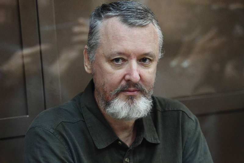 "Нам не устоять", — Стрелков из тюрьмы потребовал свержения Путина, проигравшего войну Украине