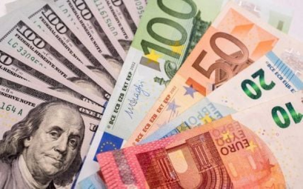 НБУ підняв курс гривні у праі з євро на 30 копійок