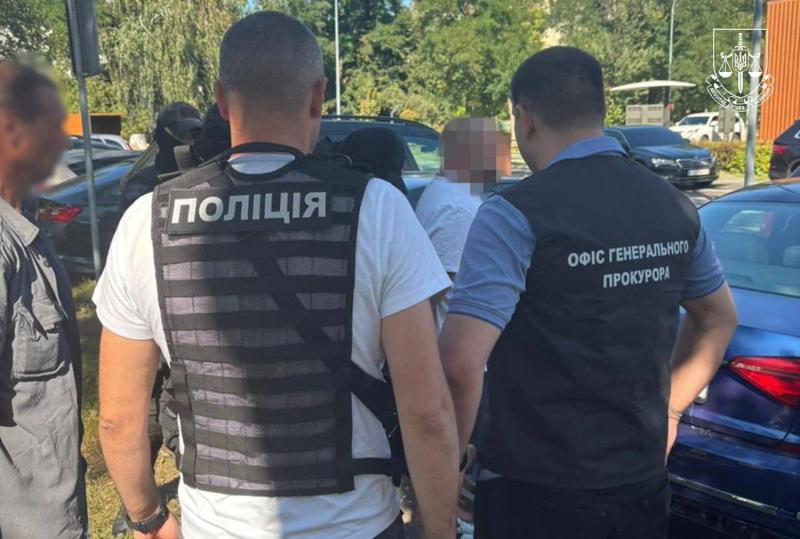 Обещал повлиять на ТЦК за 35 000 долларов: правоохранители задержали военнослужащего