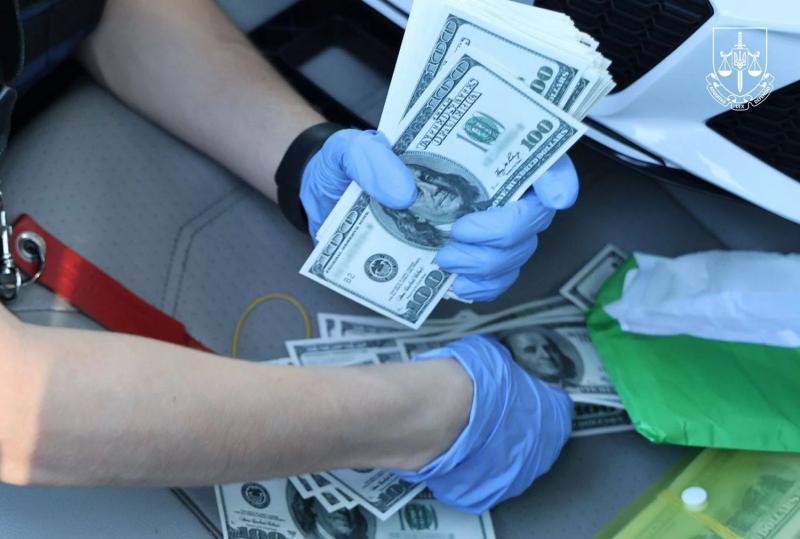 Обещал повлиять на ТЦК за 35 000 долларов: правоохранители задержали военнослужащего