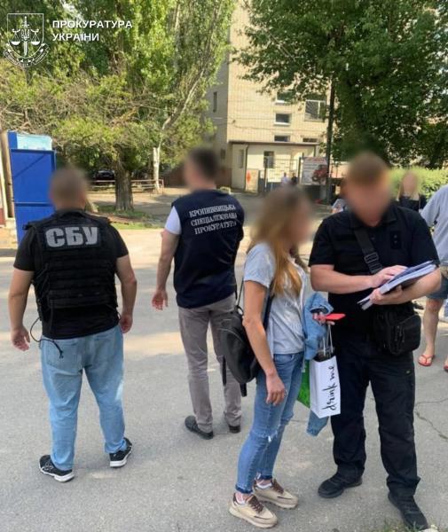 Обещала за 2000 долларов уклониться от мобилизации: в Кропивницком задержали секретаря ВВК