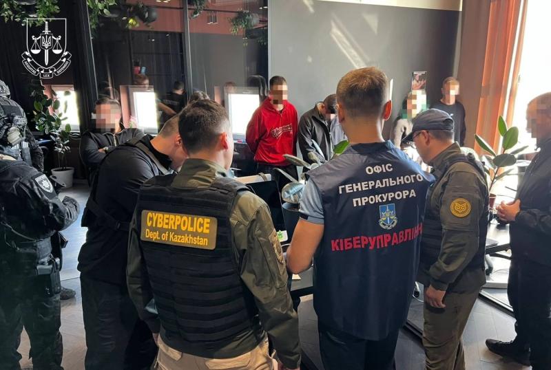 Обманули более 4,5 тысячи граждан Европы и Центральной Азии: в Украине разоблачен международный мошеннический колл-центр