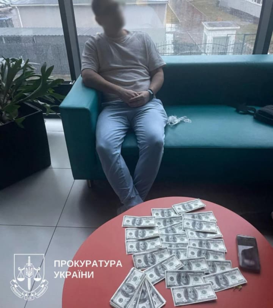 Организовали выезд мужчины за границу вне пунктов пропуска за $13 тыс.: будут судить руководителя благотворительной организации и его сообщника