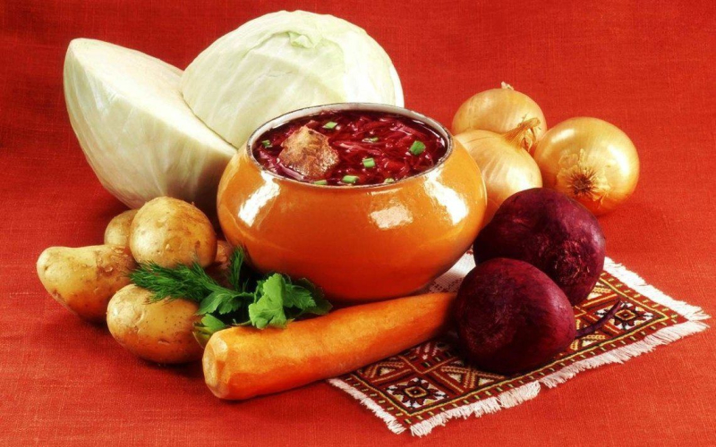 Осенние сюрпризы на украинских рынках: сколько стоят продукты для борща, и какие фрукты дешевеют