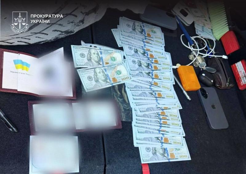 Помогал с отсрочкой от мобилизации и выездом за границу: на Львовщине разоблачили чиновника Минобороны