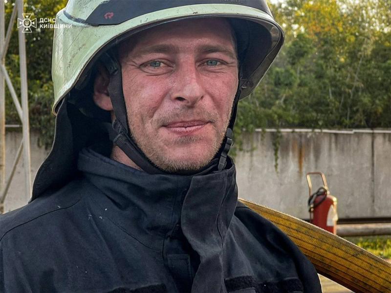 Пожар в Киевской области после атаки дрона: спасатели тушили огонь более 10 часов