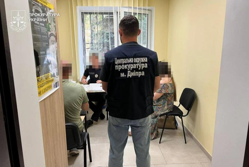 Растратили миллионы на закупках и ремонте: должностным лицам Днепровского горсовета и подрядчикам объявили подозрение